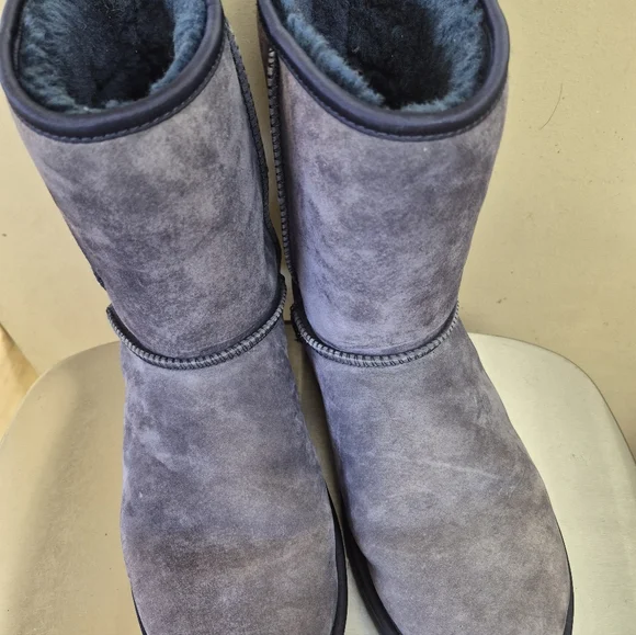 UGG Classic Short Swarovski Crystal Bow Boots - Picture 4 of 6